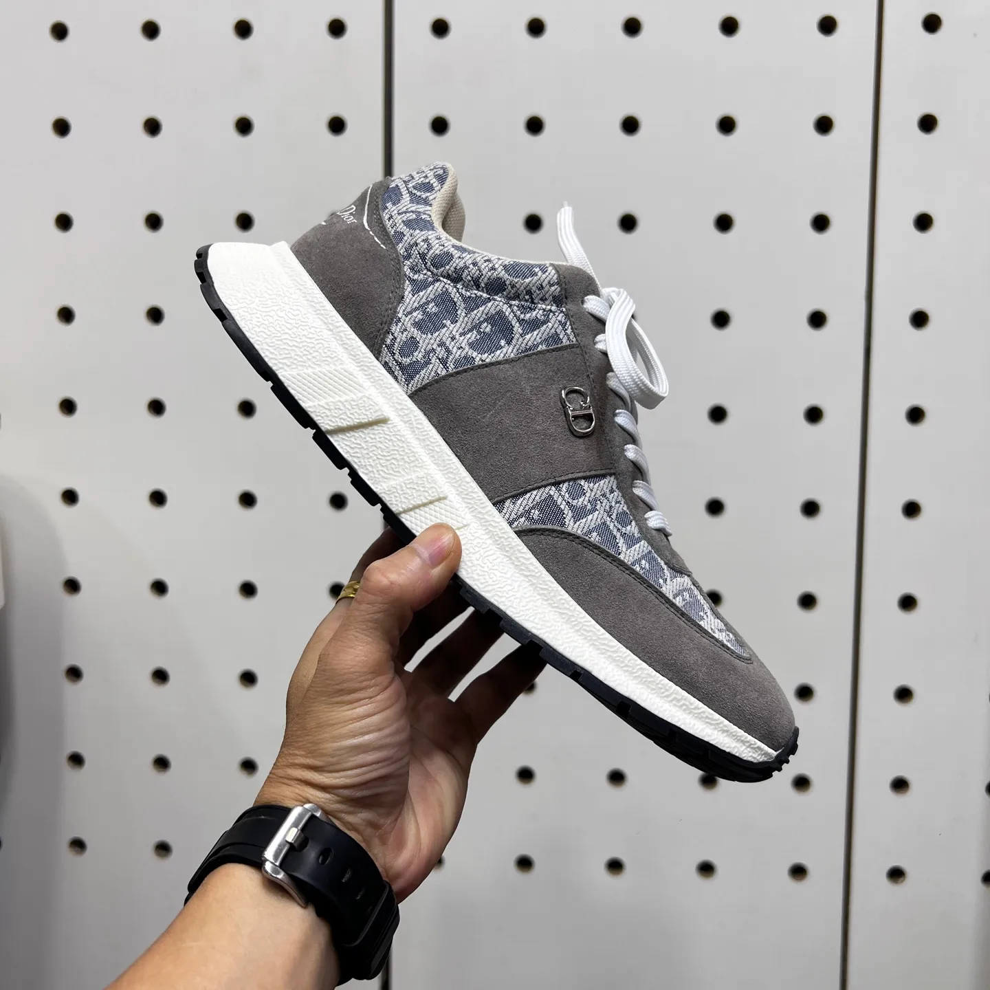 Factory price: 438💰【DIAo·Dior】Original quality.~ Unique modern style sneakers. 🏃A must-have casual shoe for trendy men😍😍 Original brand imported from Italy, imported original leather, sheep lining (refuses to discolor and grind feet) Sole: Original sole provided by the original factory, French lazy style design ⚠️Fit to the feet, original quality, super comfortable original sole. It’s like shooting the real thing 🎬The real thing is better, high-quality sneakers, size: 38-44, custom-made 45